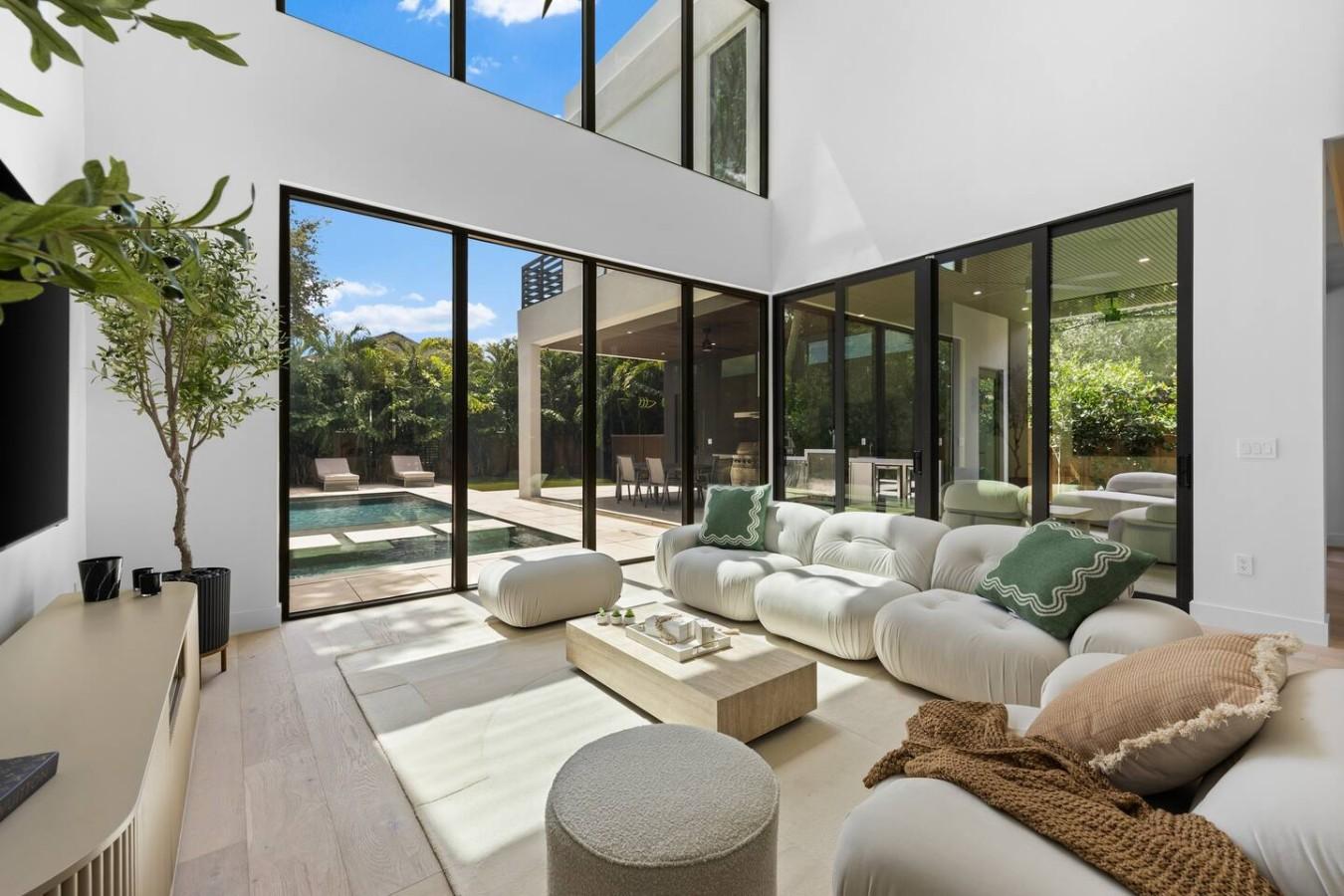 Modern Miami Estate w/ Pool & Rooftop gallery image 2