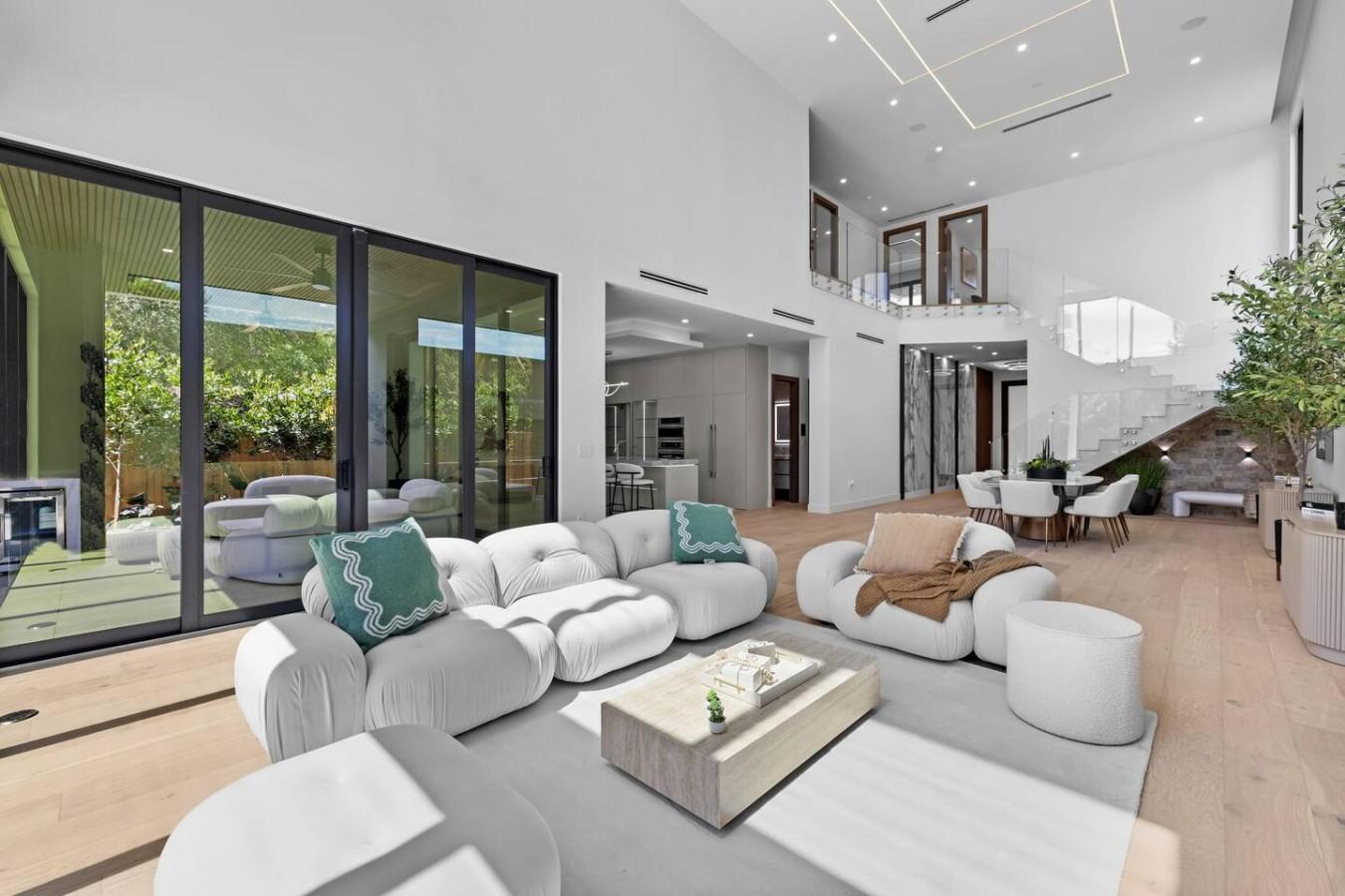 Modern Miami Estate w/ Pool & Rooftop gallery image 10