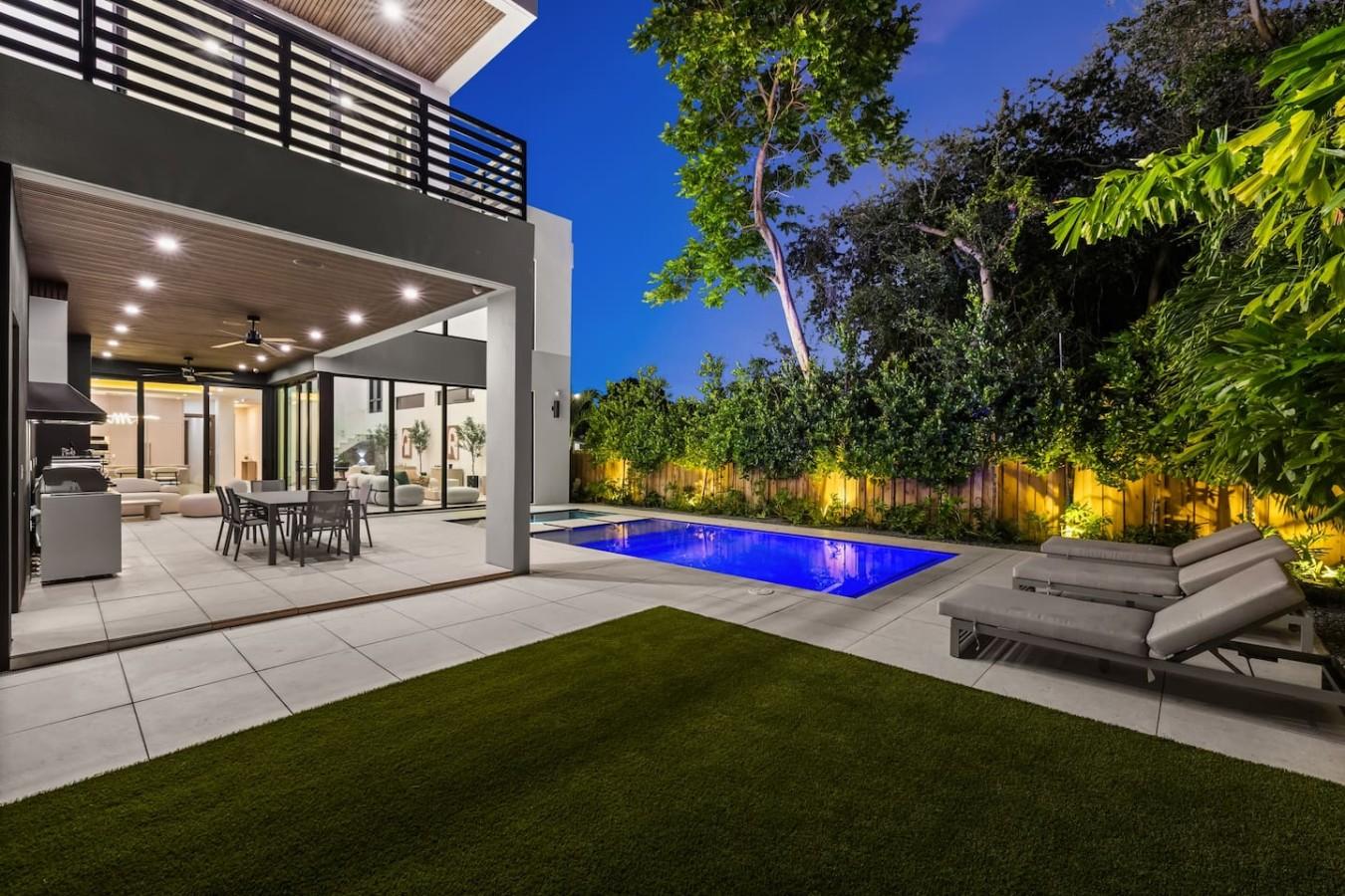 Modern Miami Estate w/ Pool & Rooftop gallery image 5