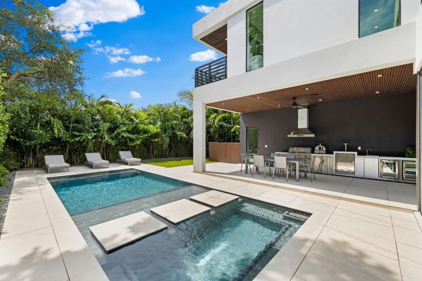 Modern Miami Estate w/ Pool & Rooftop gallery image 3