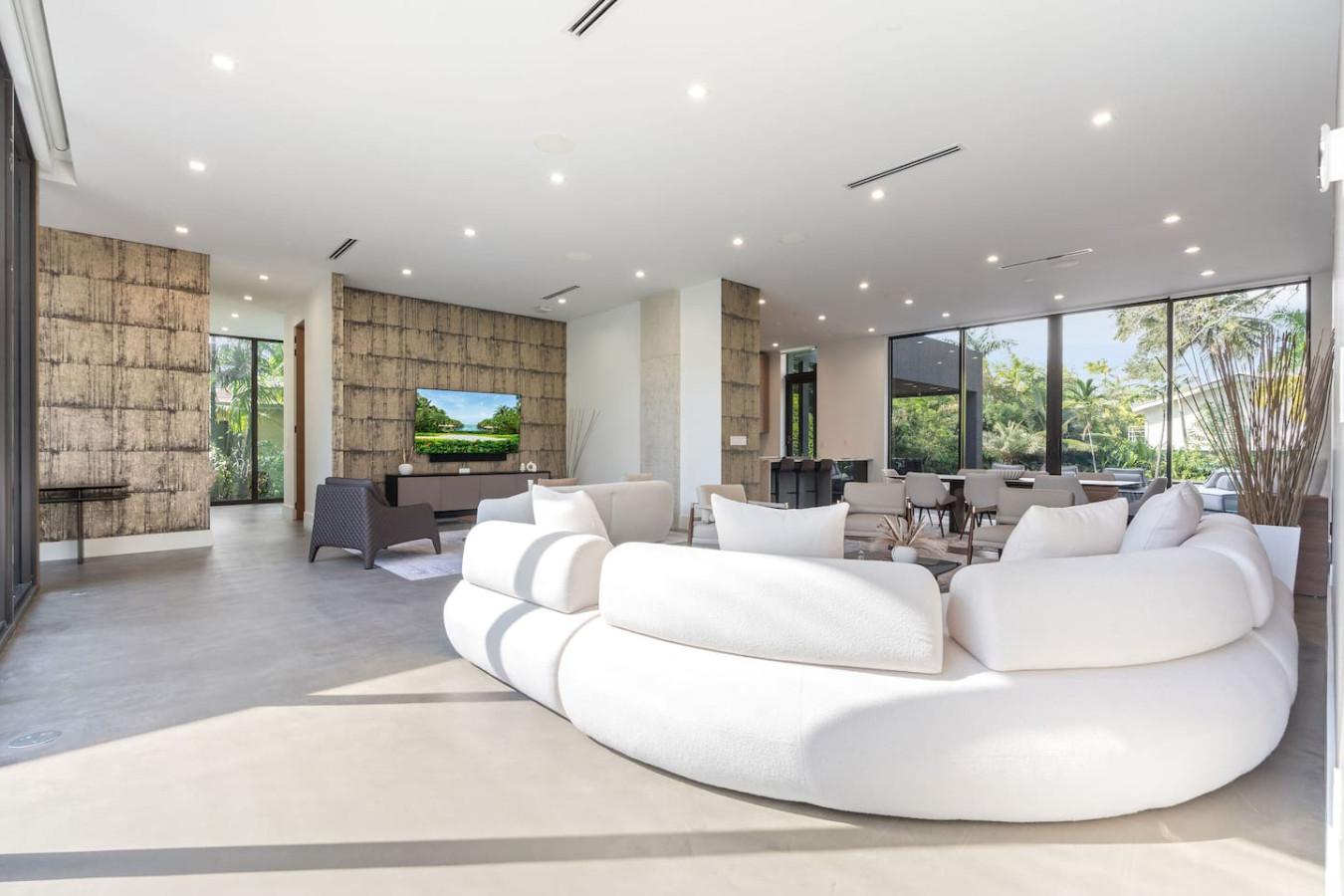 Bali-Inspired Luxury Villa w/ Saltwater Pool + Spa gallery image 7
