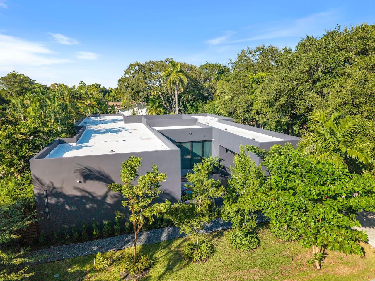Bali-Inspired Luxury Villa w/ Saltwater Pool + Spa gallery image 10