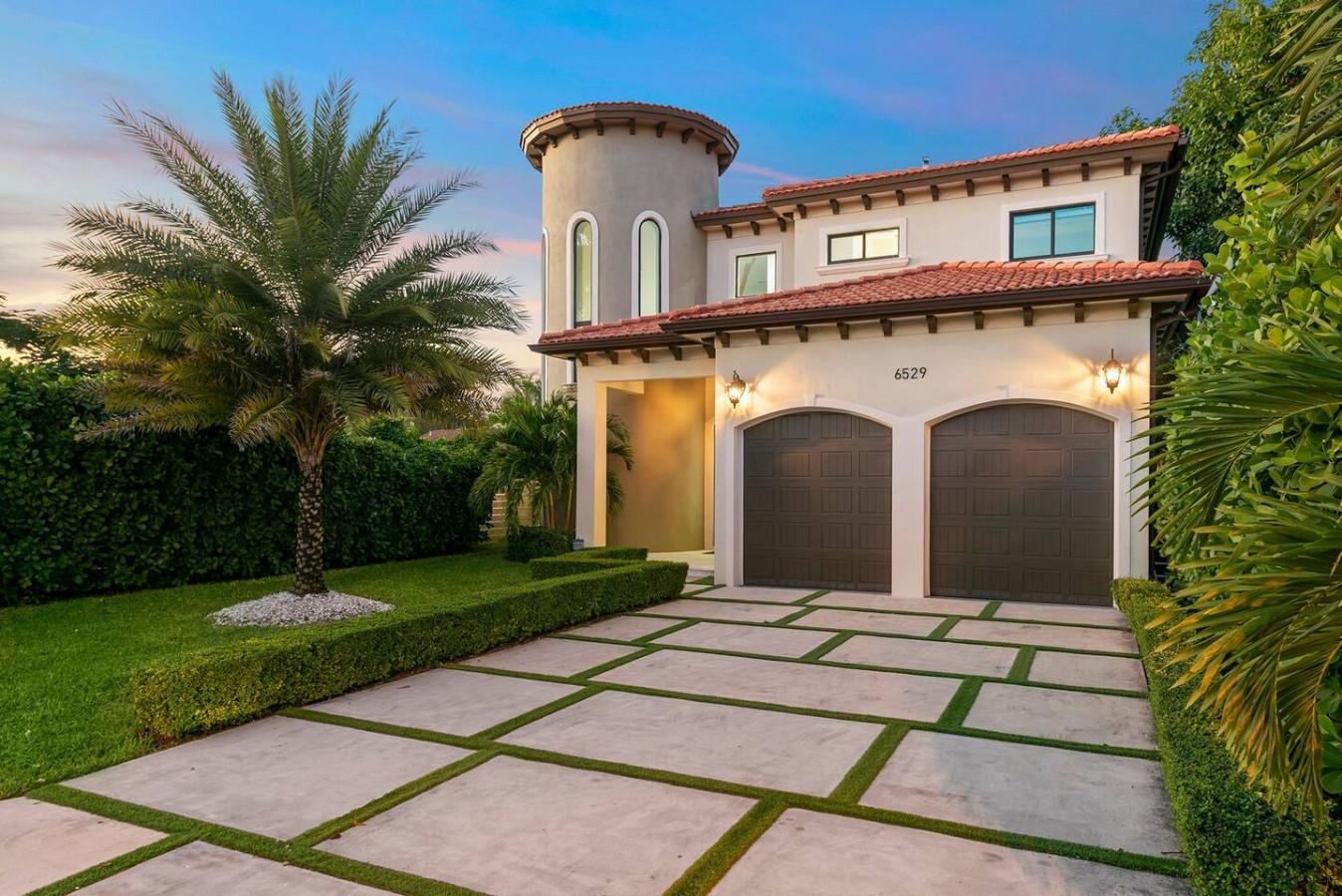 Modern Mediterranean Villa w/ Pool & Games gallery image 9