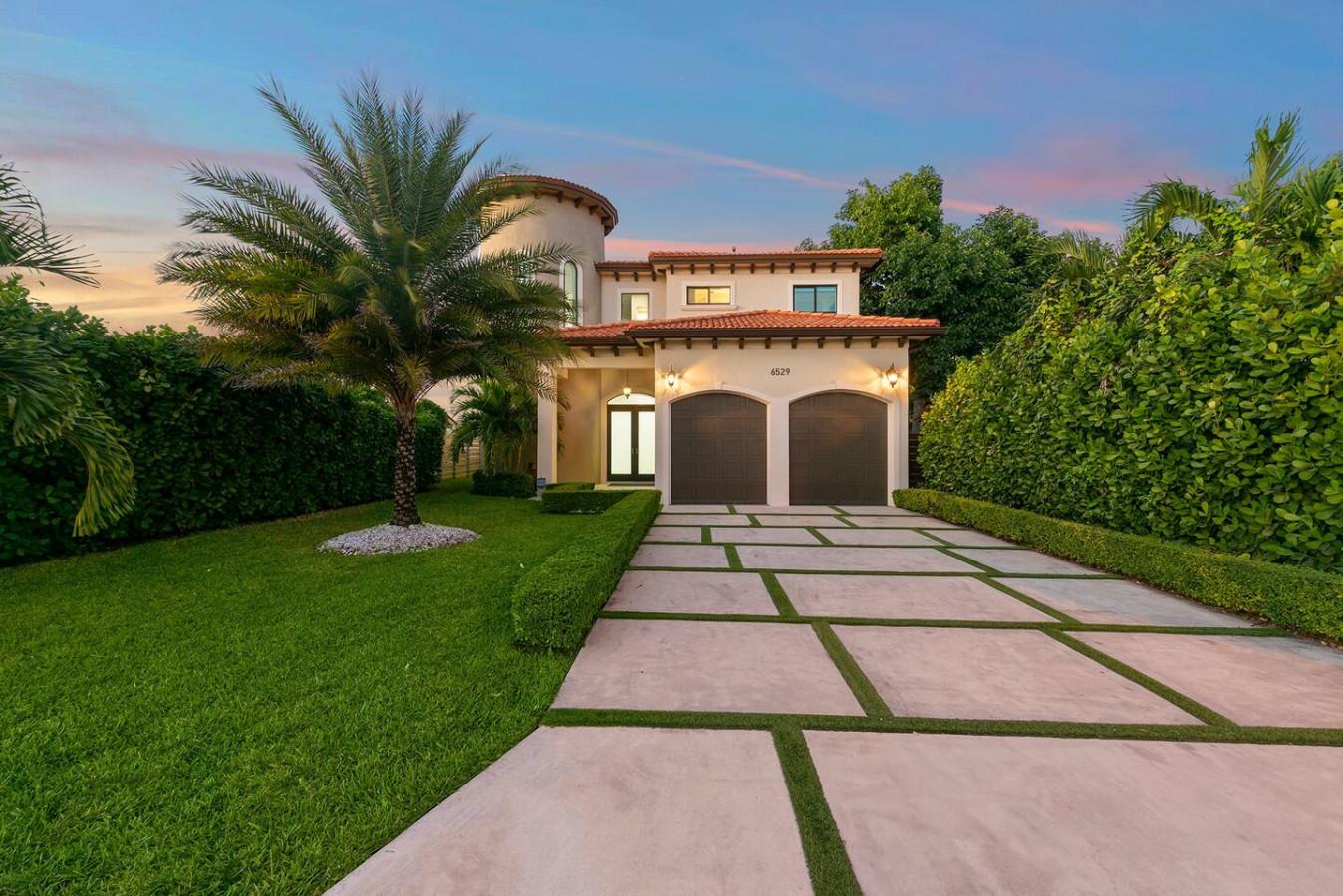 Modern Mediterranean Villa w/ Pool & Games gallery image 10