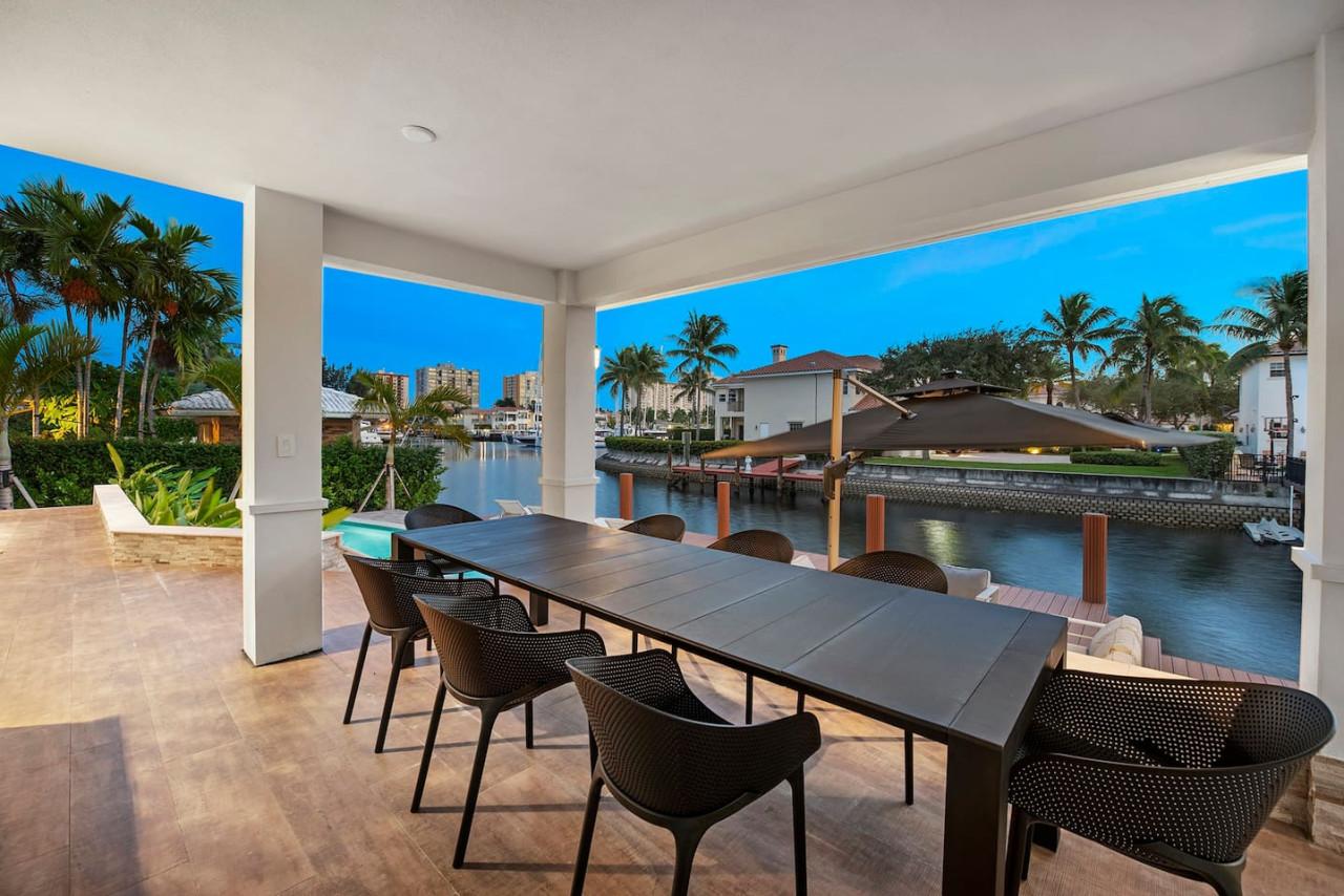 Waterfront Villa / Heated Pool, Gameroom, Sleeps12 gallery image 7