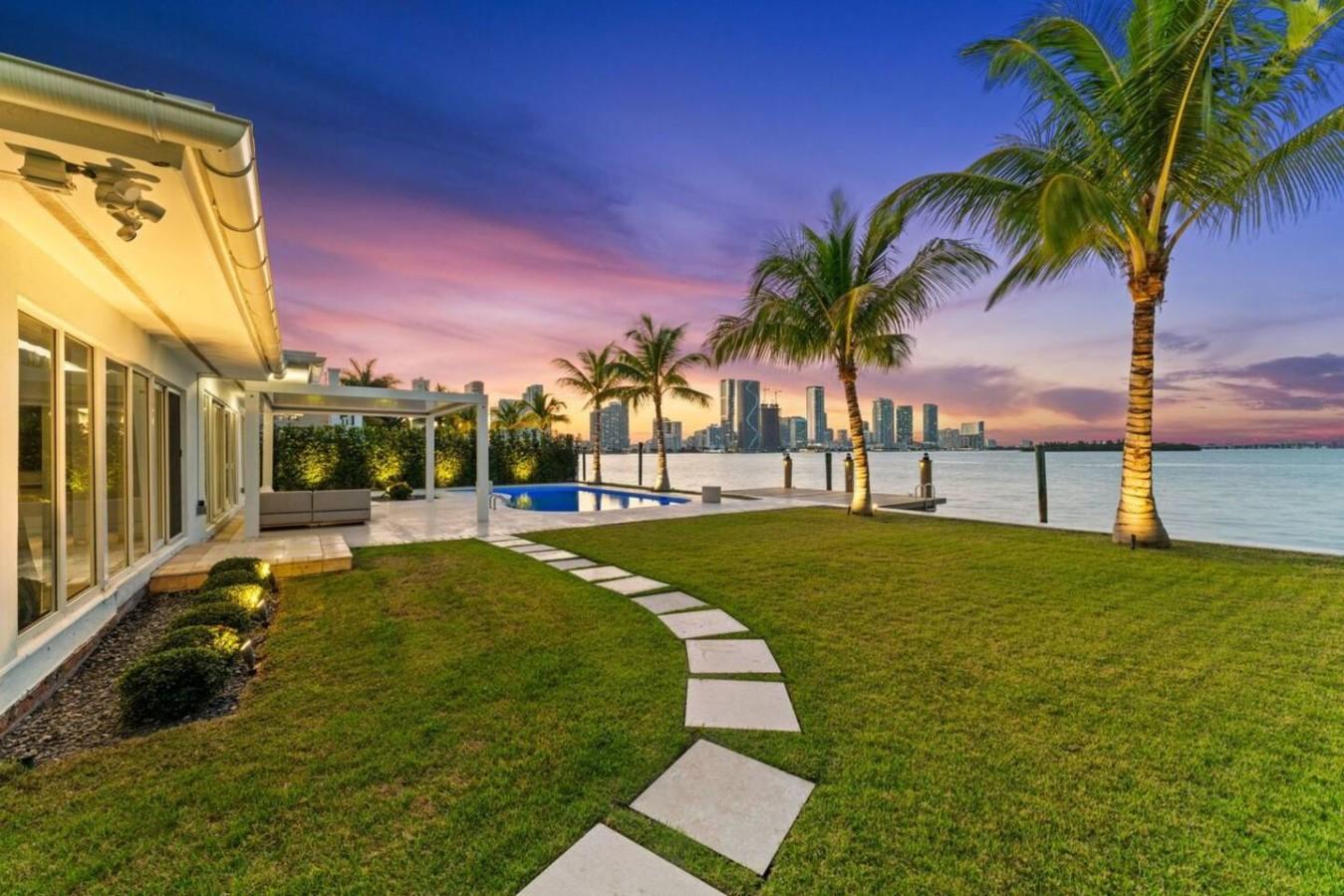 Miami Waterfront Villa w/ Pool, Spa & Sunset Views gallery image 5